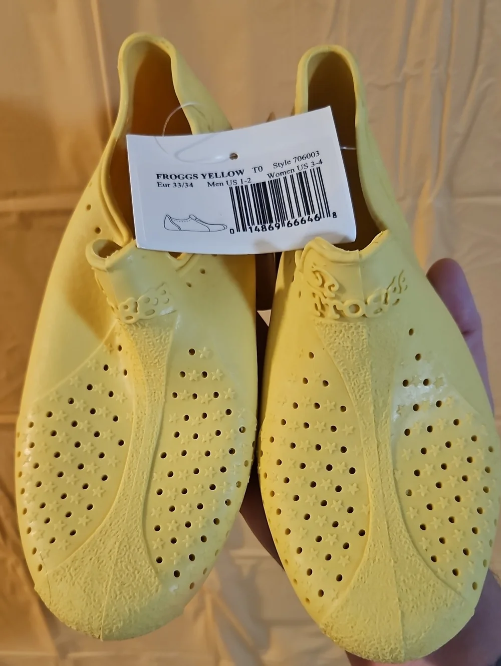 FROGGS WATER SHOES: YELLOW: NEW WITH TAGS: YOUTH 1-2